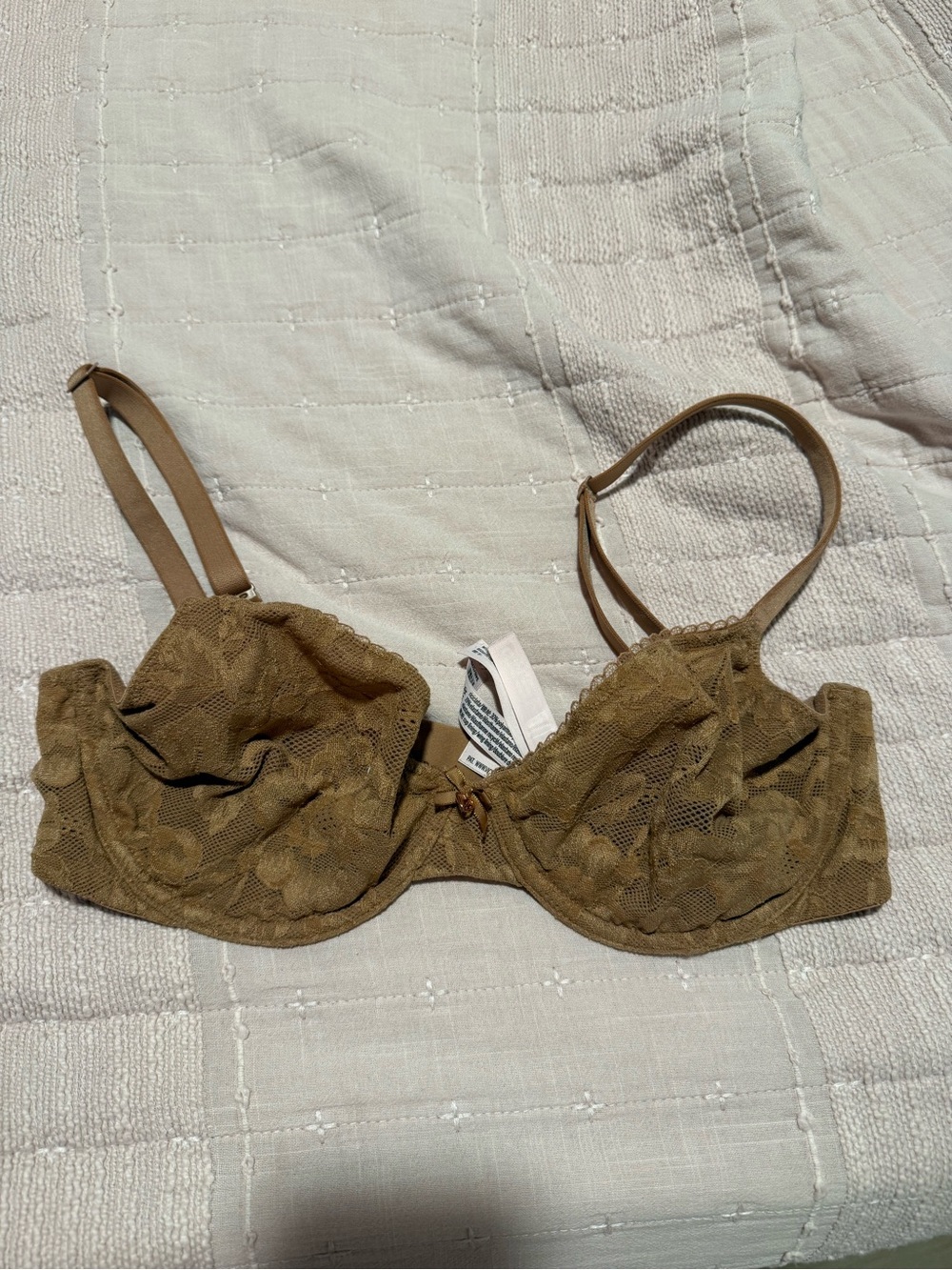 Victoria's Secret Body by Victoria nude unlined Lace Underwire Bra